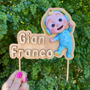 Cake topper con temática y nombre
