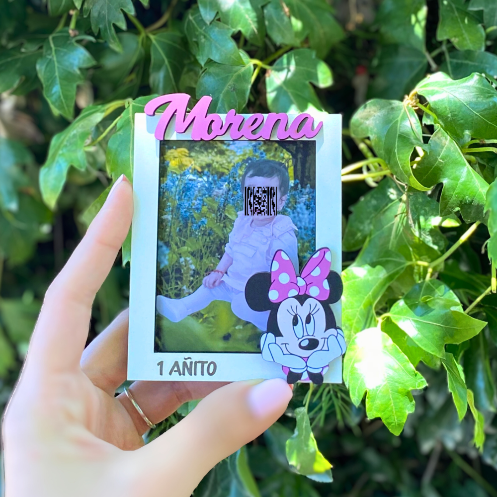 Mini portarretratos blancos con apliques a color