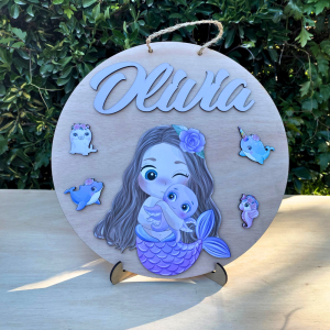 Cartel con nombre y fondo en natural