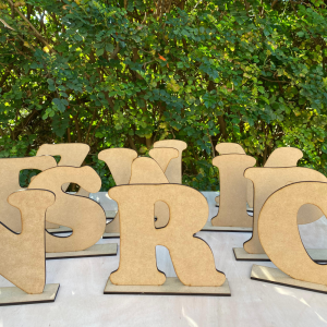 Letras con base en mdf natural